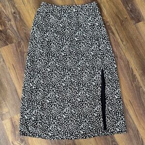 Elegant Black, White and tan A line skirt large zipper side zipper elastic back